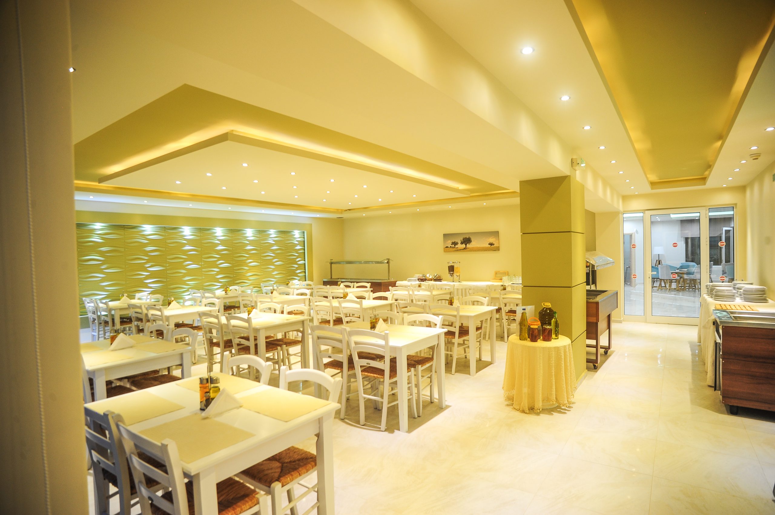 Hotel Tropical-Restoran.jpg