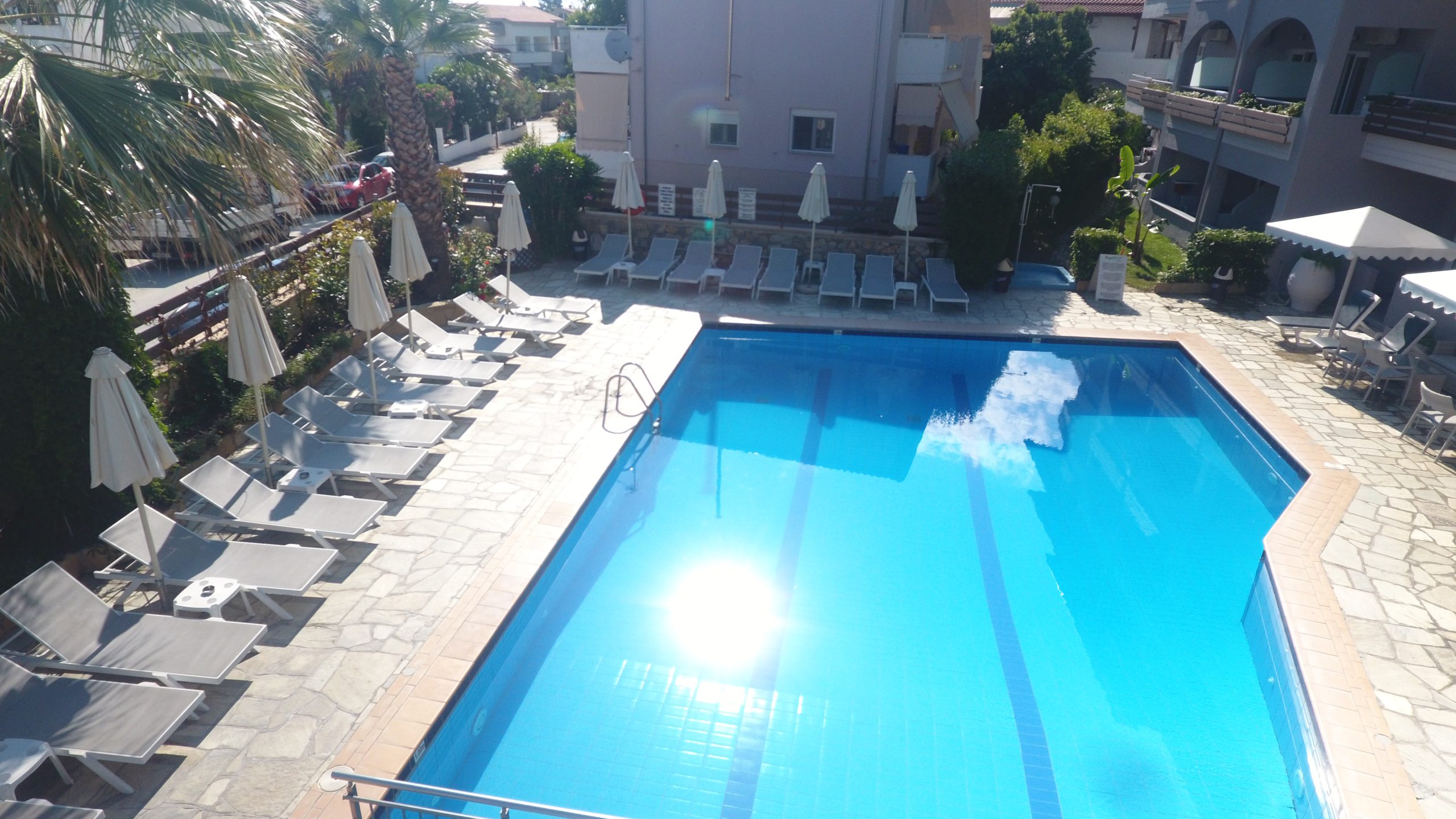 Tropical Hotel-Bazen.jpg