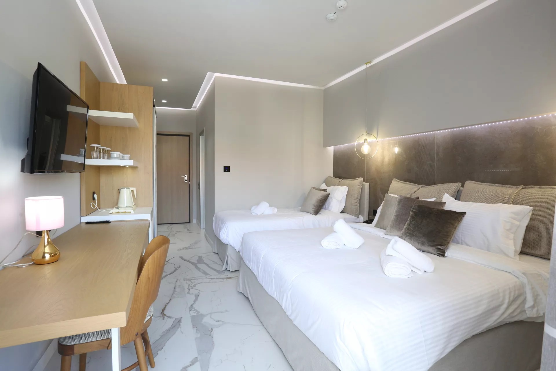 Tropical Hotel-Deluxe soba.jpg