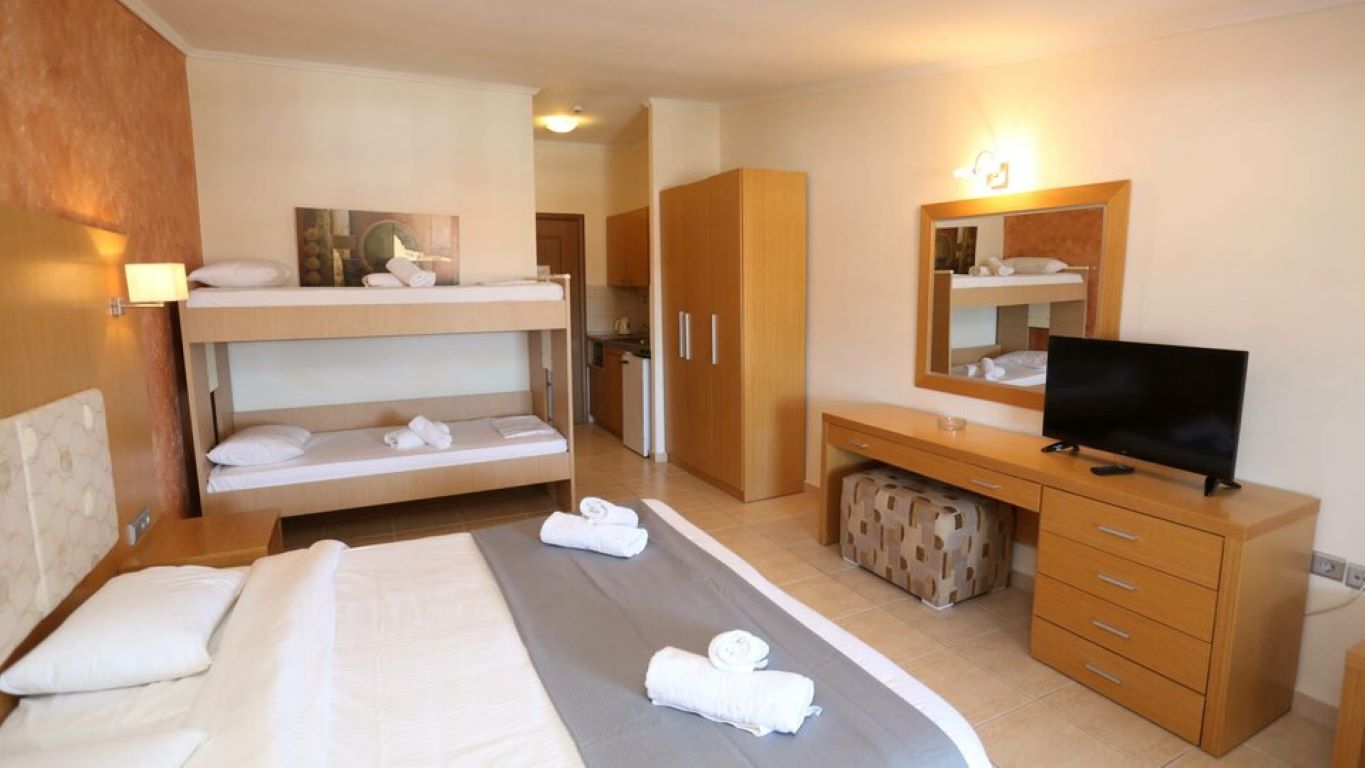 Tropical Hotel-Superior soba kreveti na sprat.jpg