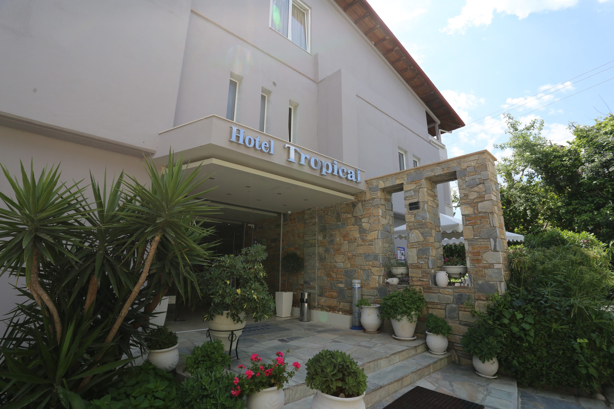 Tropical Hotel-Ulaz u hotel.jpg