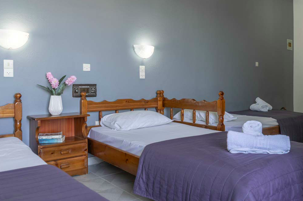Hotel Tropicana Inn enterijer sobe.png