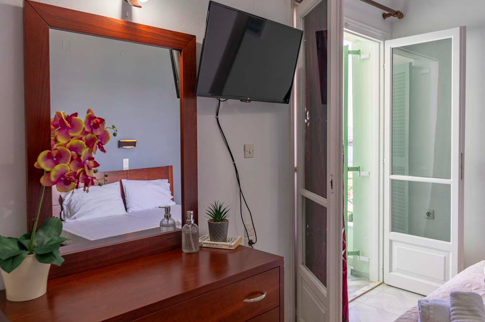 Hotel Tropicana Inn rooms.png