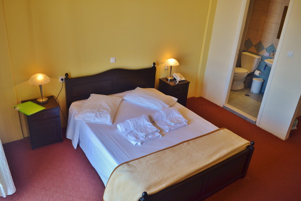Hotel Vergina Star room with double bed.jpg