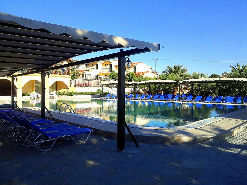Hotel Village Mare bazen 1.jpg