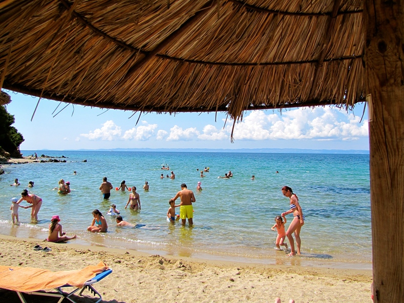 Hotel Village Mare dan na plazi.jpg