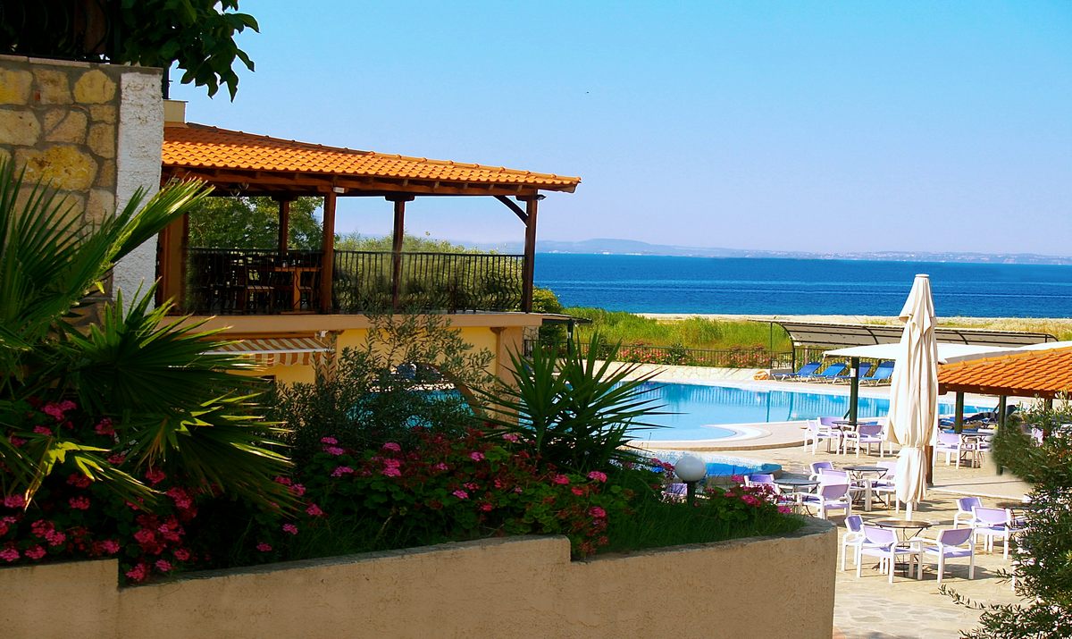 Hotel Village Mare spolja.jpg