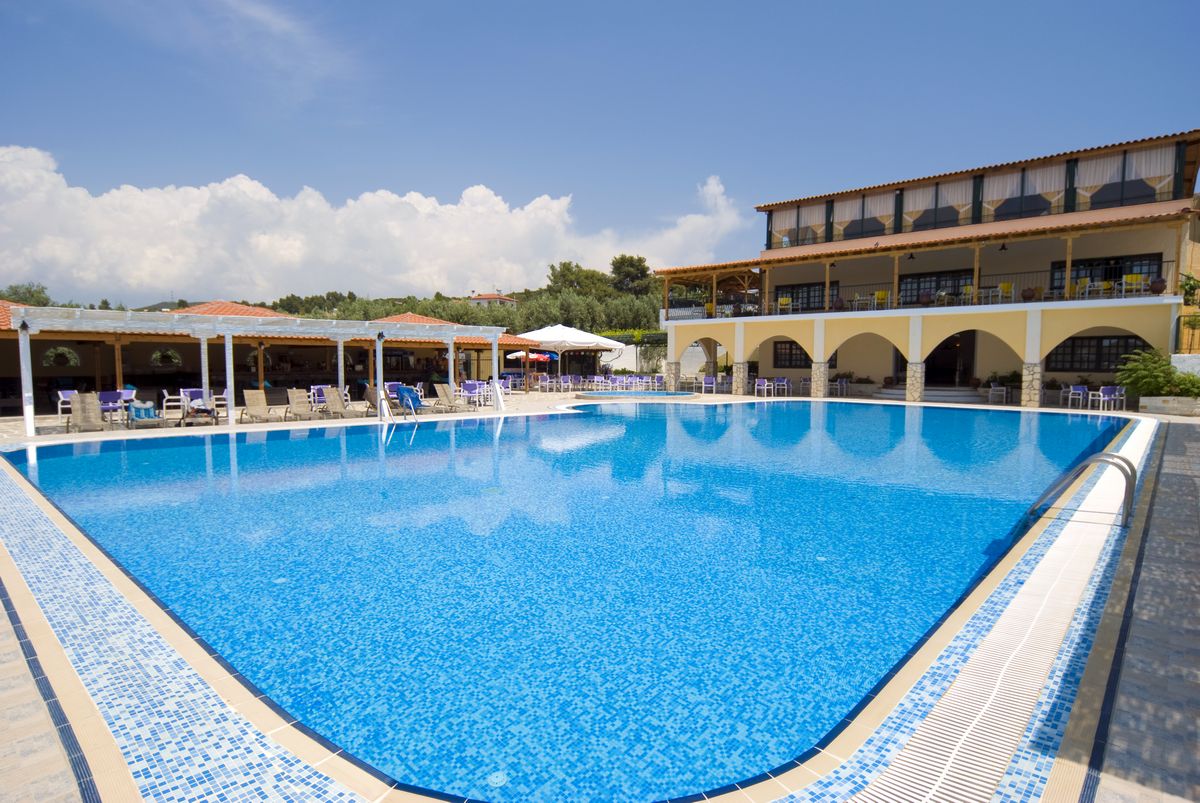 Village Mare hotel bazen.jpg