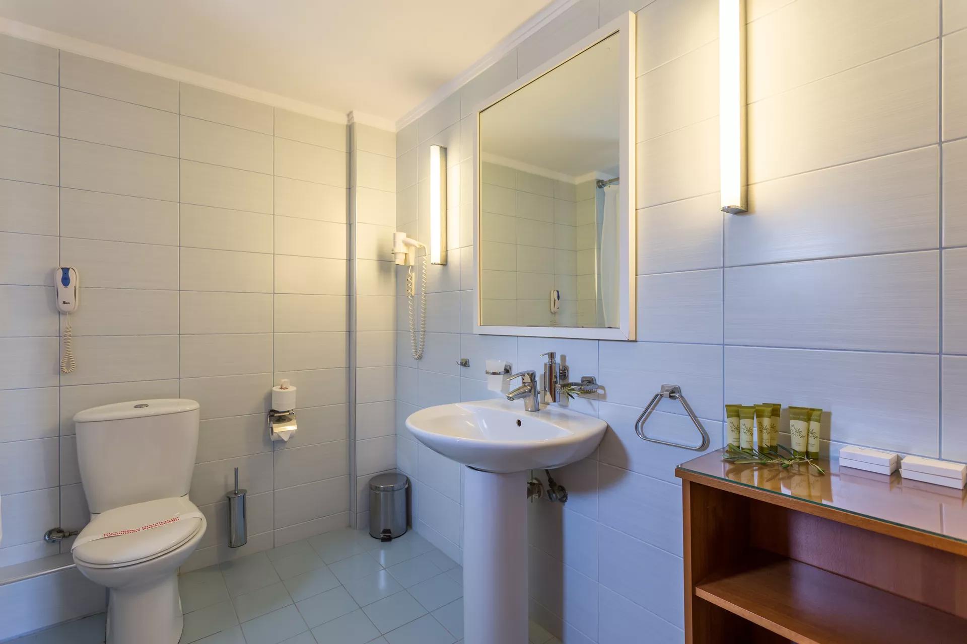 Hotel Xenia kupatilo.jpg