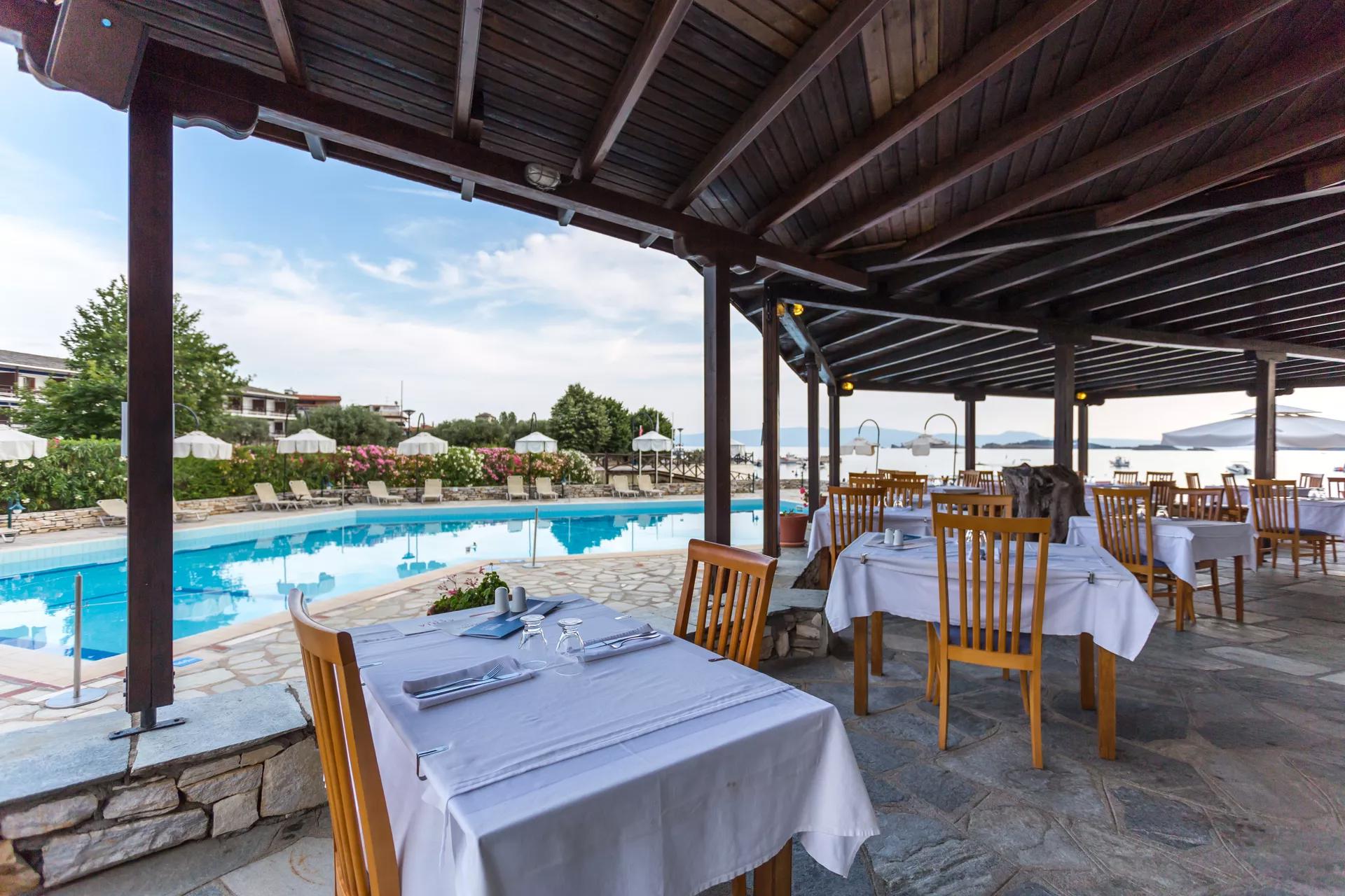 Hotel Xenia restoran kod bazena.jpg