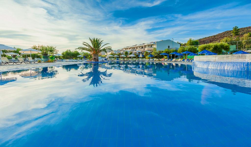 Hotel Xenios Anastasia Resort bazen.jpg