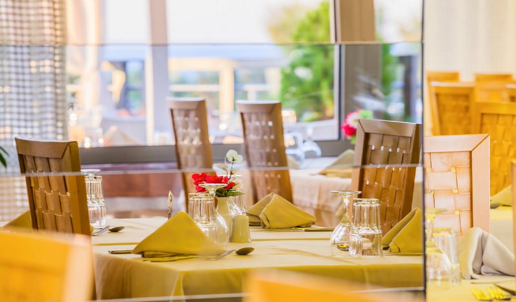 Hotel Xenios Anastasia Resort restaurant.jpg