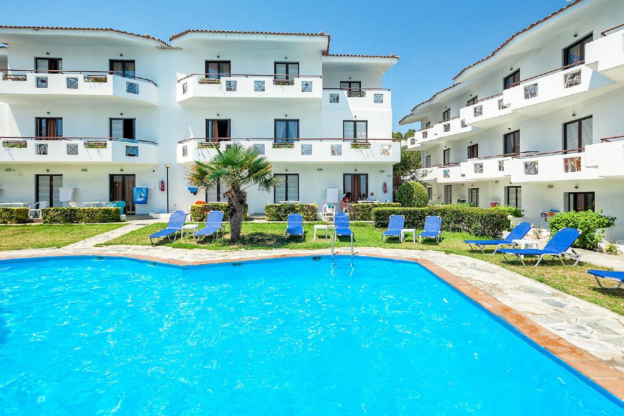 Hotel Xenios Dolphin Beach bazen.jpg