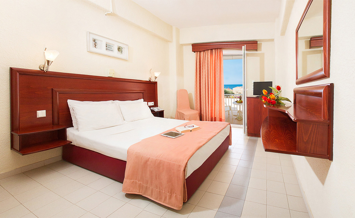 Hotel Xenios Loutra Beach double room.jpg