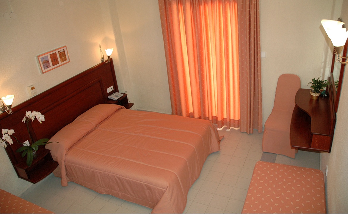 Hotel Xenios Loutra Beach room.jpg