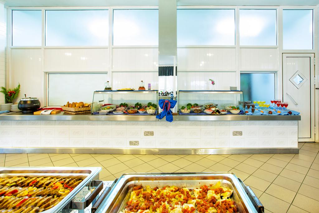 Hotel Xenios Port Marina buffet.jpg