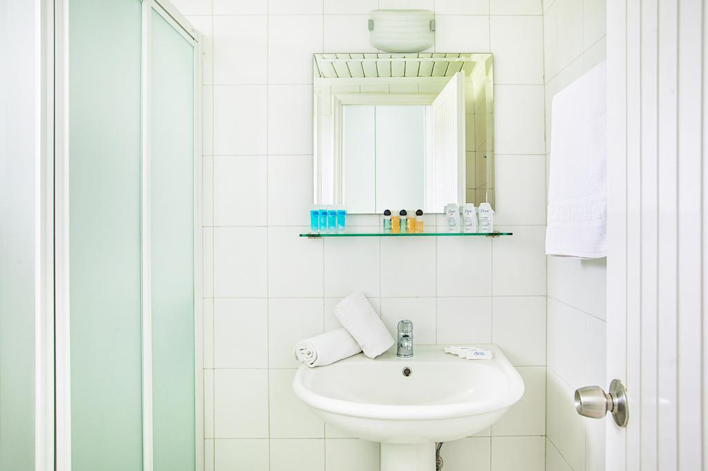 Hotel Xenios Port Marina kupatilo.jpg
