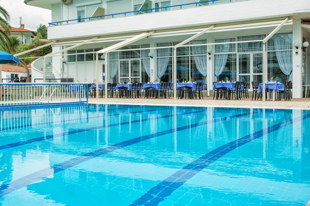 Xenios Port Marina hotel bazen.jpg