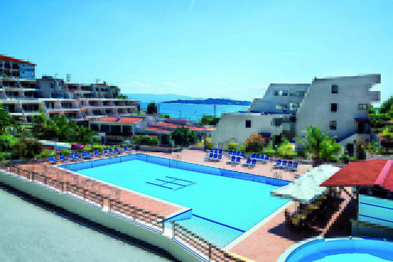 Hotel Xenios Theoxenia bazen.jpg