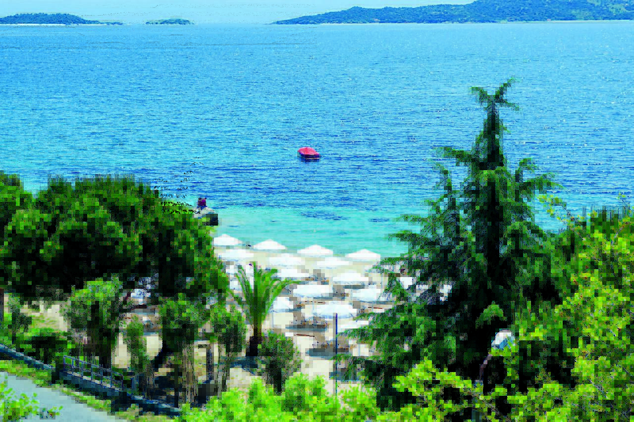 Hotel Xenios Theoxenia pogled na plazu.jpg