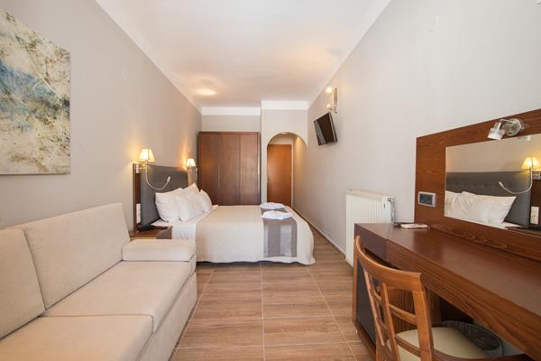 Across Opera Blue hotel - soba iz drugog ugla.jpg