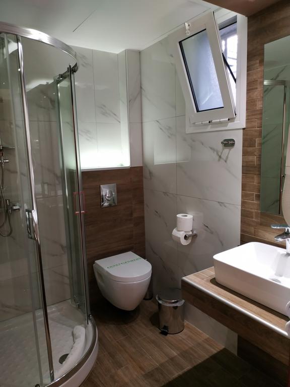Hotel Amalia bathroom.jpg