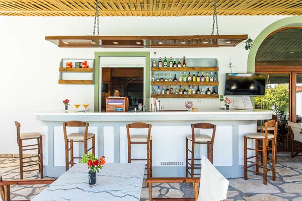 Across Paradise Inn - bar iz drugog ugla.jpg
