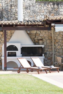 Across Paradise Inn - rostilj.jpg