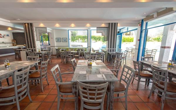 Across Potidea Golden Beach – hotelski restoran.jpg