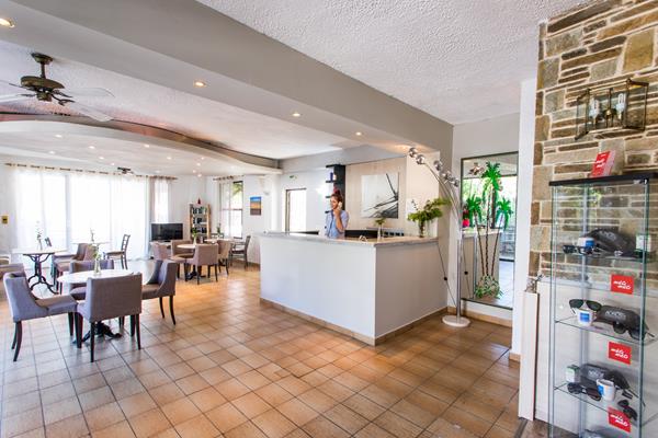 Across Potidea Golden Beach – recepcija.jpg