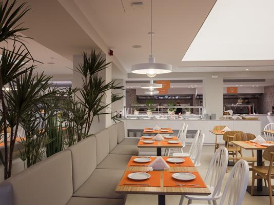 Admiral Tsilivi Hotel - restoran iz drugog ugla.jpg