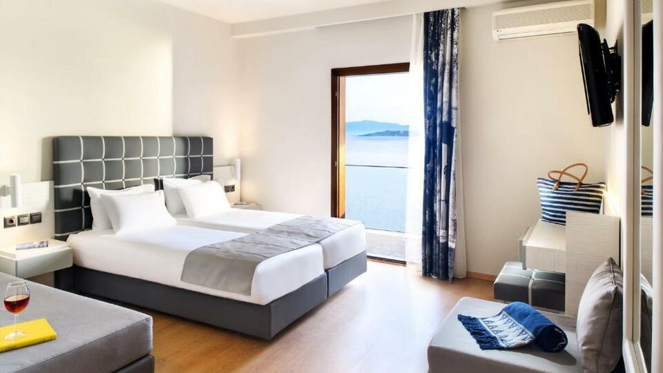 Hotel Akrathos beach hotel CONNECTING FAMILY ROOM WITH SEA VIEW.jpg