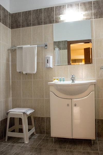 Akropol hotel - kupatilo.jpg