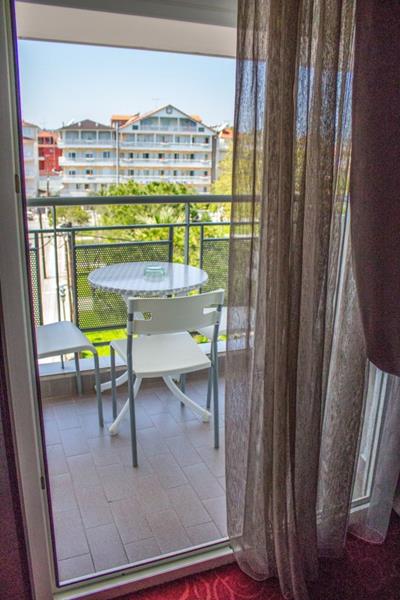 Akropol hotel - opremljeni balkon.jpg