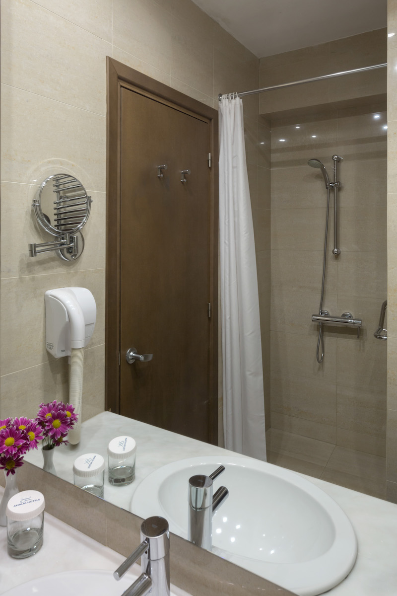 Hotel Amalia Athens bathroom.jpg