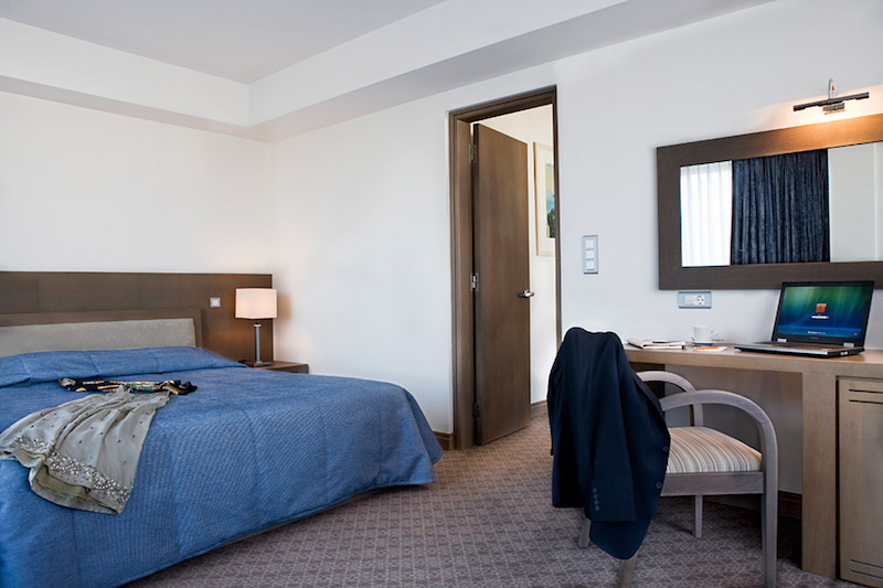 Hotel Amalia Athens executive suite 3.jpg