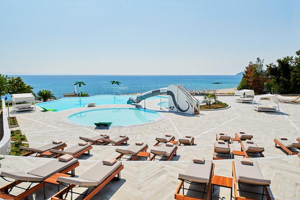 Alexandar Elegance Hotel - pogled na bazene.jpg