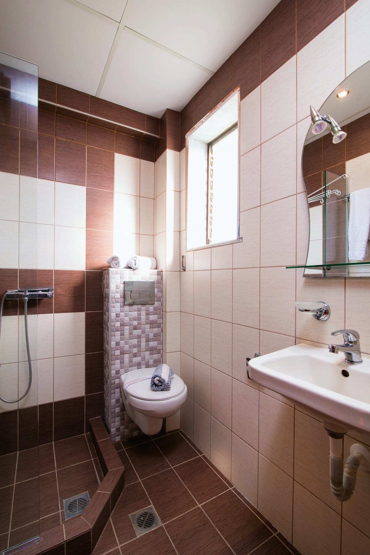 Ana_s Star Beach hotel - deluxe triple sea view - kupatilo iz drugog ugla.jpg