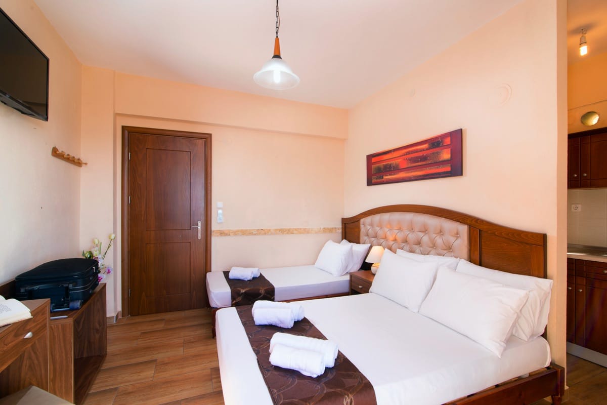 Ana_s Star Beach hotel - deluxe triple sea view - soba.jpg