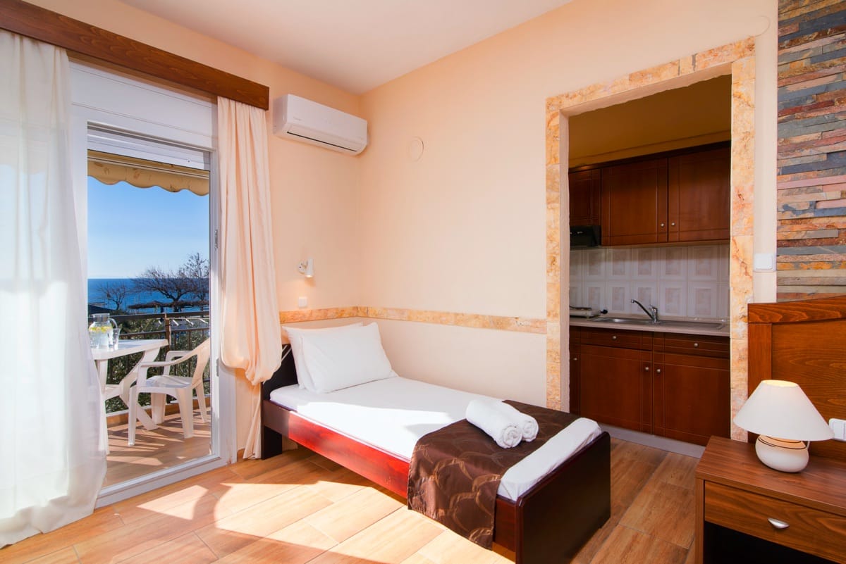 Ana_s Star Beach hotel - krevet za jednu osobu.jpg