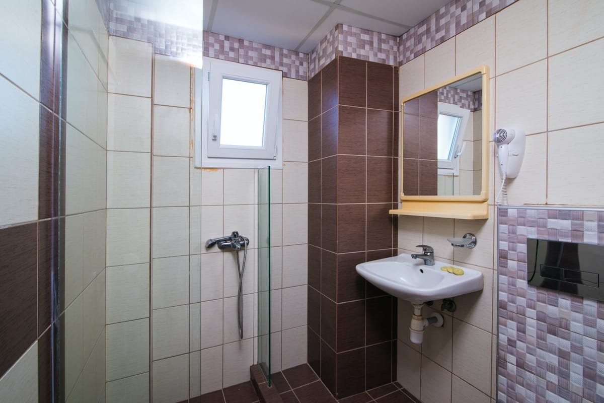 Ana_s Star Beach hotel - standard 3+1 garden view - kupatilo.jpg