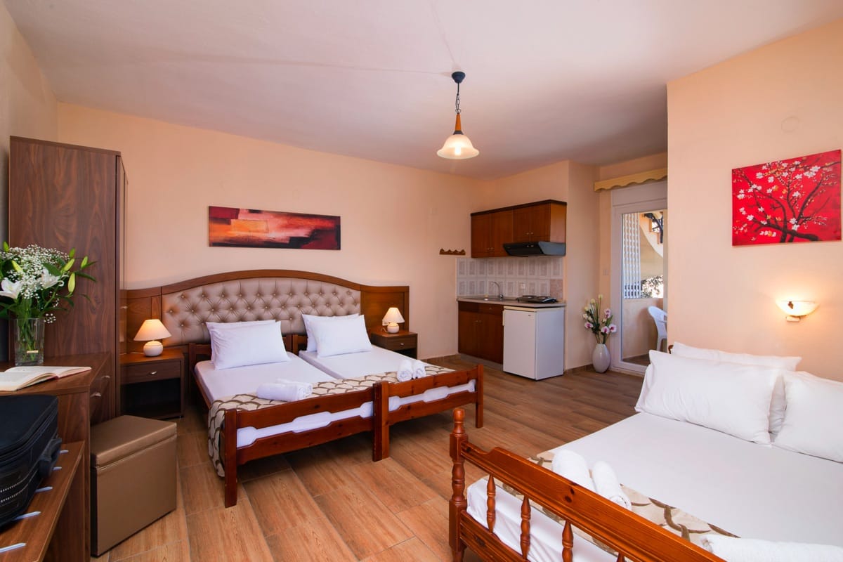 Ana_s Star Beach hotel - standard 3+1 garden view - soba.jpg