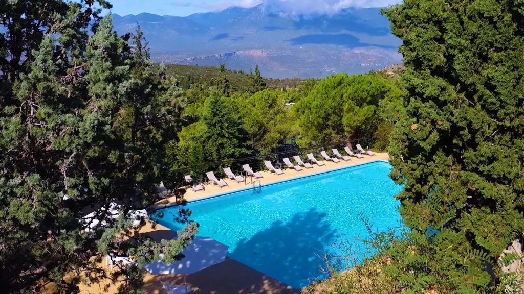 Hotel Amalia Delphi pool.jpg