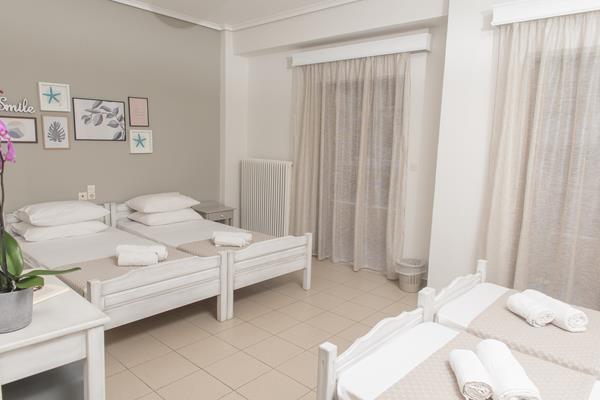 Aqua Beachfront Elegant Hotel - kreveti u sobi.jpg