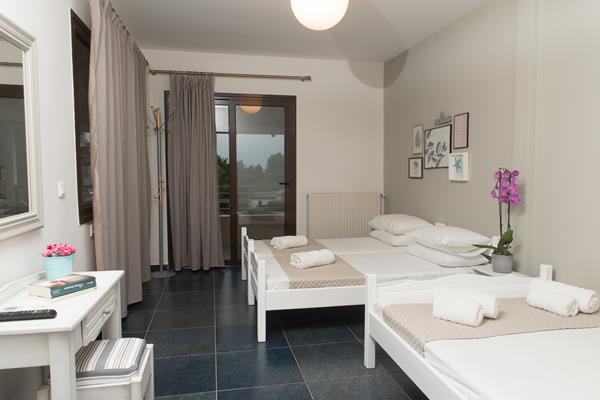 Aqua Beachfront Elegant Hotel - ležajevi.jpg