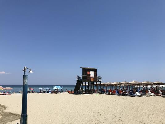 Aqua Beachfront Elegant Hotel - plaža u blizini hotela.jpg