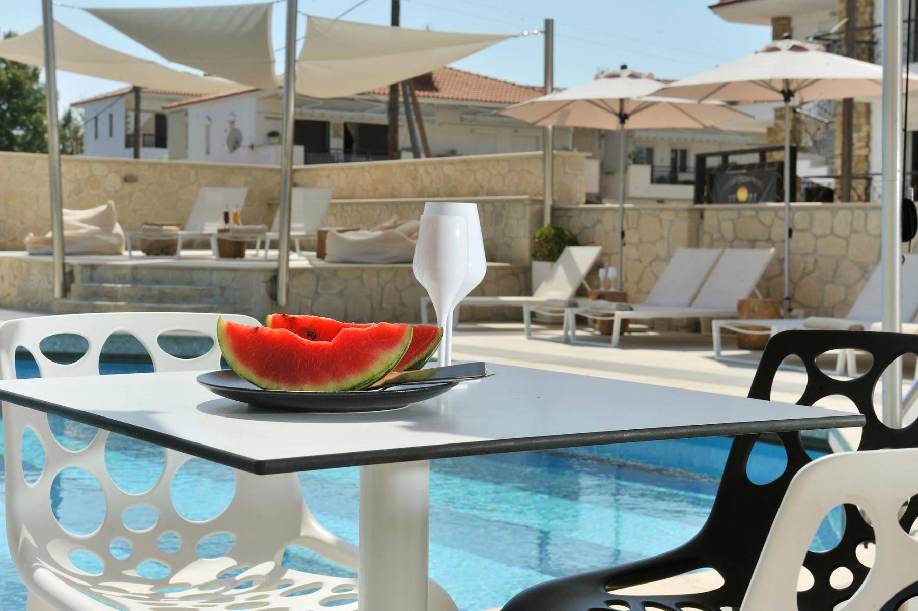 Aristotelis Hotel - Detalji pored bazena.jpg