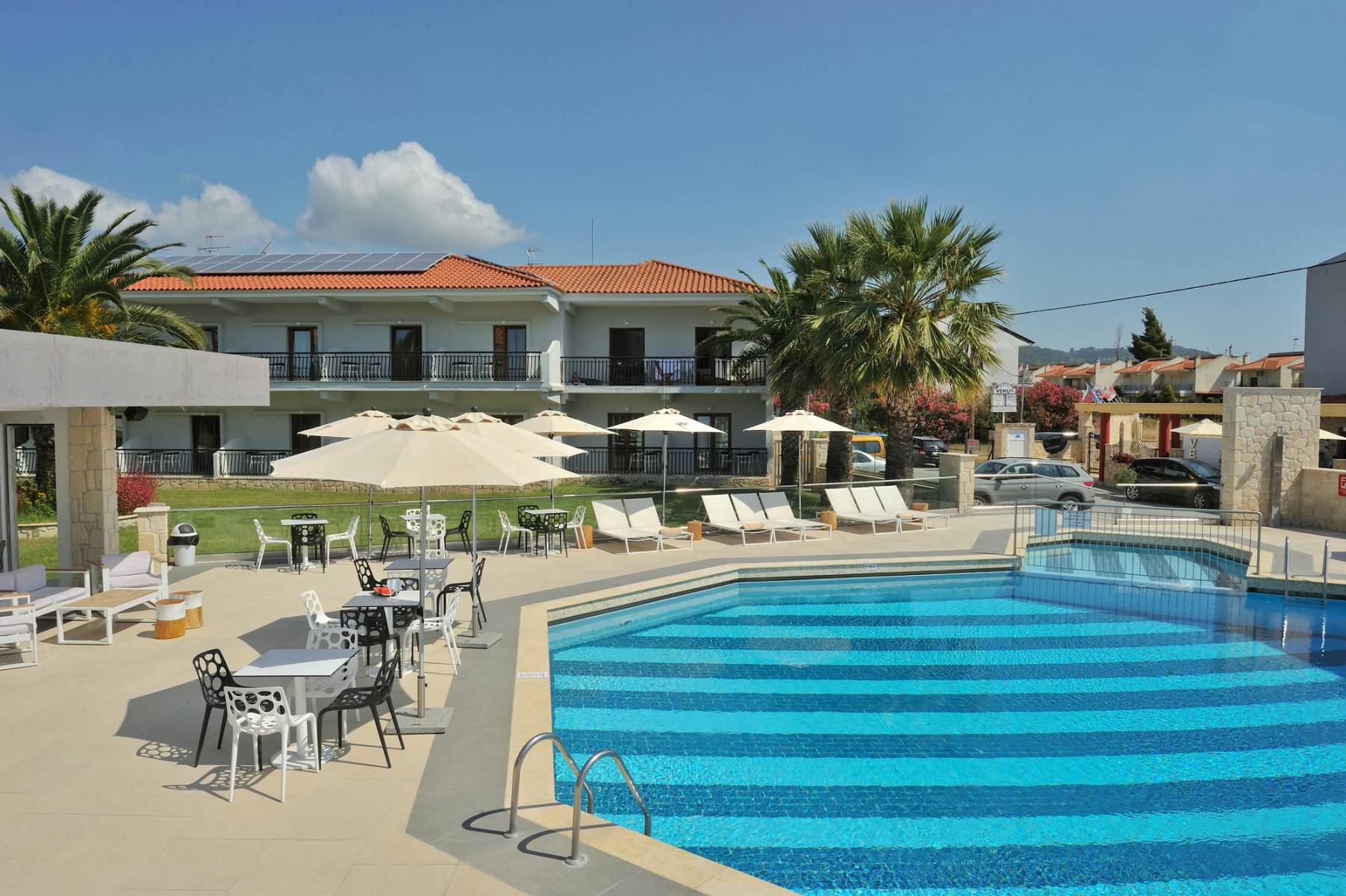 Aristotelis Hotel - bazen.jpg