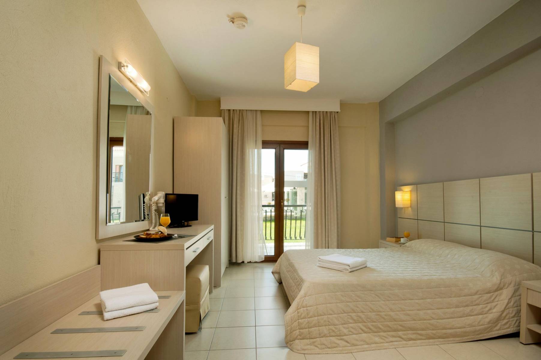 Aristotelis Hotel - pogled na sobu.jpg