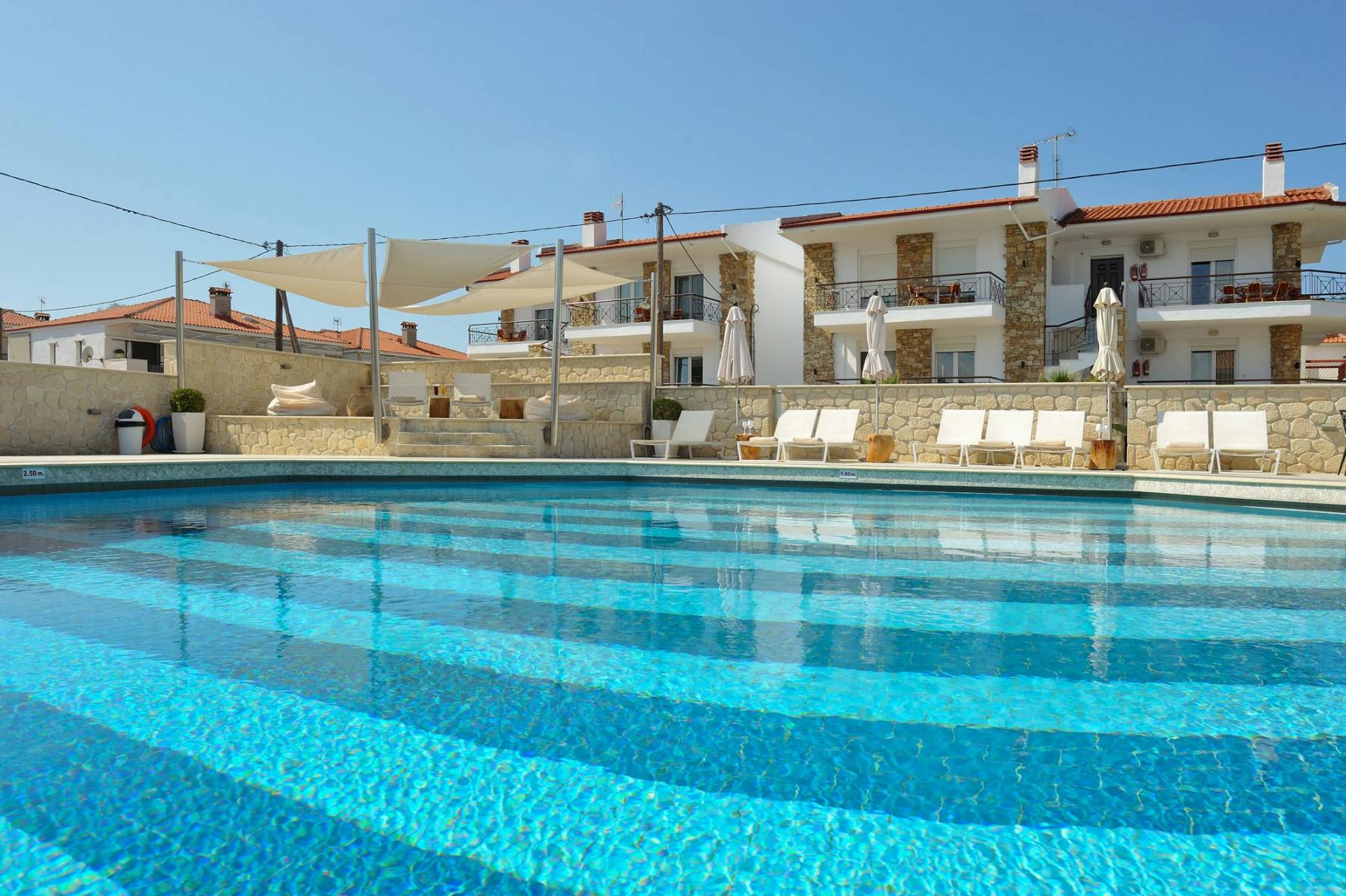 Aristotelis Hotel - voda u bazenu.jpg